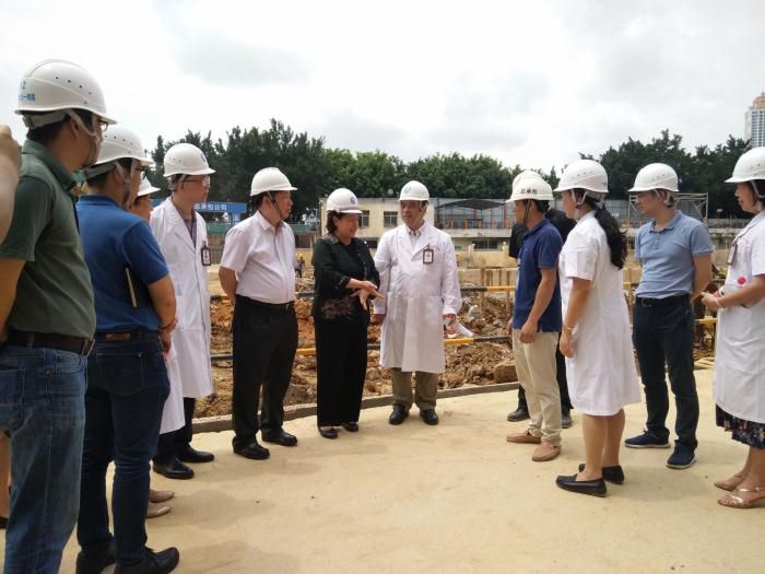 3.视察现场；苹莘 摄700.jpg