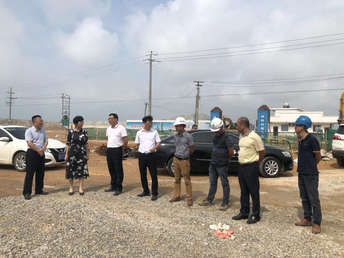 3视察项目现场。卢丽君 摄700.JPG