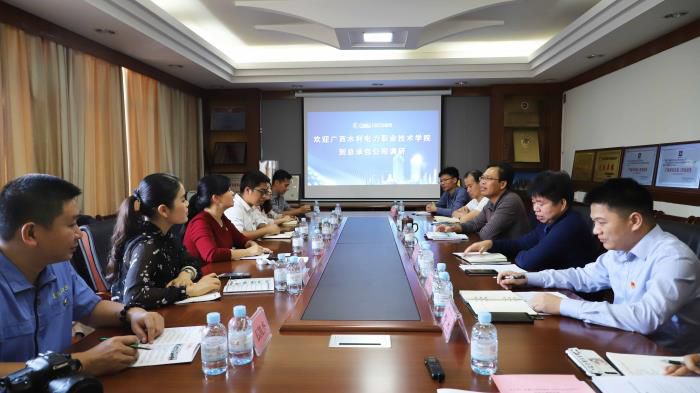 1.2座谈会现场。李立云 摄700.JPG