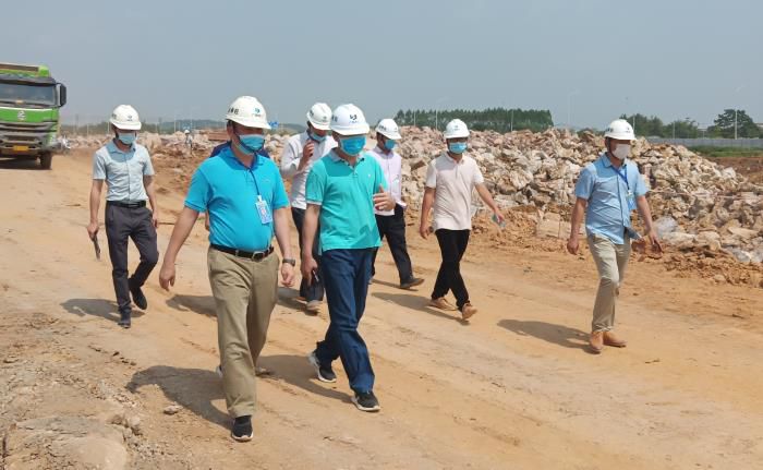 7.1查抄现场。陈其毅 摄700.jpg