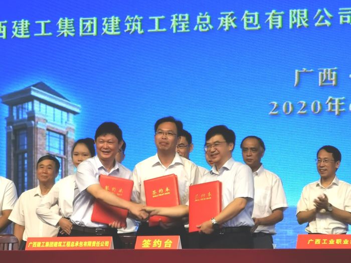 签约现场。 王瑾贞 摄.jpg