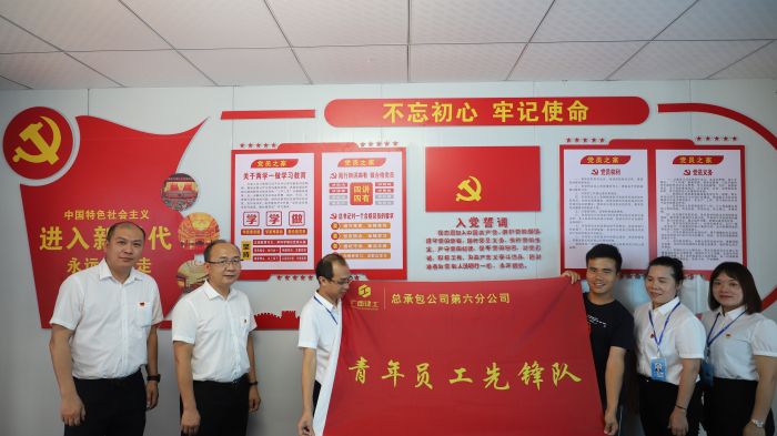 授旗。王威海 摄.JPG.jpg