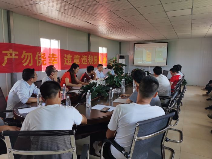 东方宸院项目发展安全警示教育 .jpg