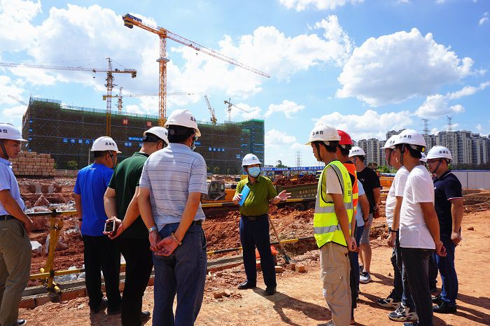 现场领导。谢微旋 摄.JPG