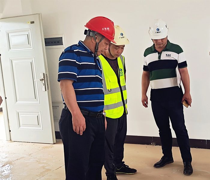 现场查看。廖益 摄.jpg