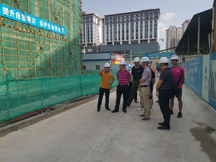 查抄现场。谭凯文 摄.jpg