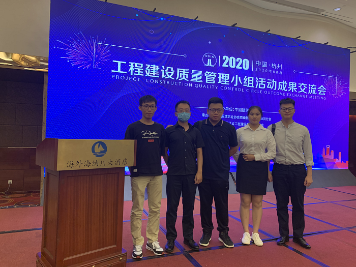 合照。李东成 摄.png