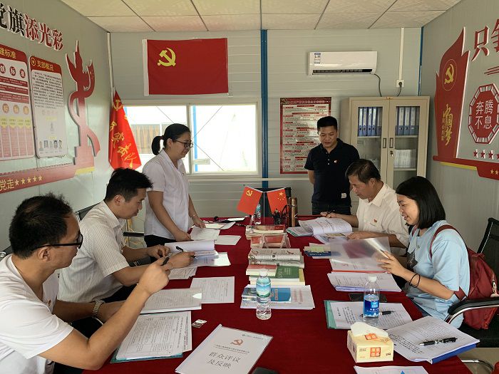 查抄资料现场。蔡怡灵 摄.jpg