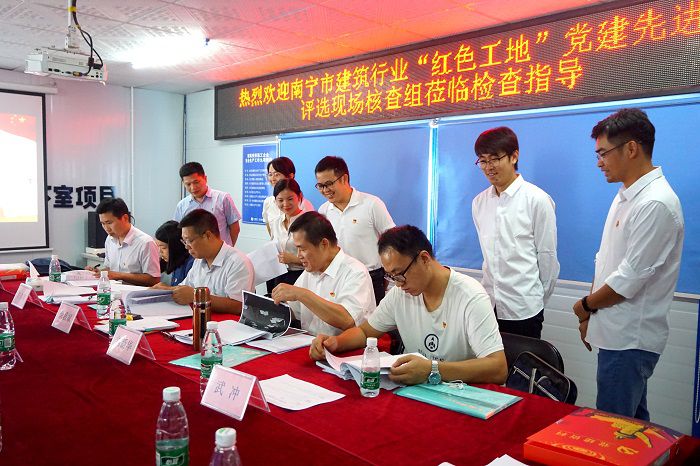 资料查抄。谢微旋 摄.JPG