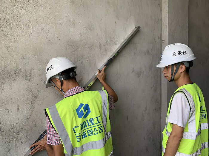 现场知识技术领导。梁宗吕 摄.jpg