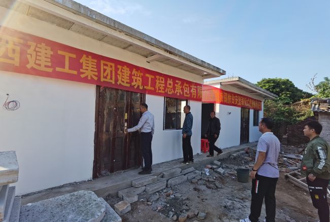 调研组调查现场1。林磊 摄.jpg