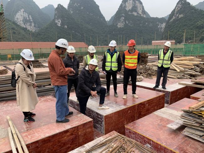 宏伟模板施工现场。陈志健 摄.jpg