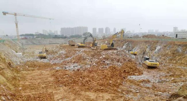 1图书馆土方开挖现场。莫光富 摄.jpg