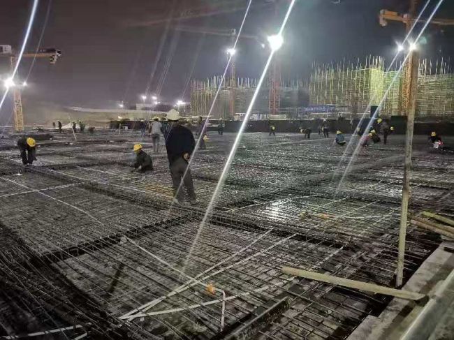 9  贯彻落实“5+2” “白+黑”。罗凯 摄.jpg