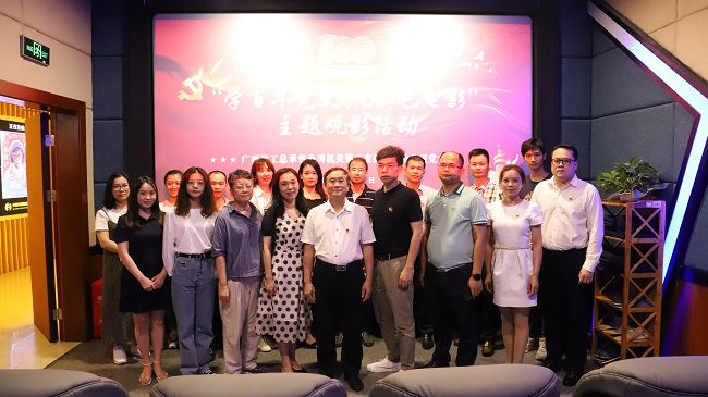 观影留影。杨钰 摄（建图）.jpg