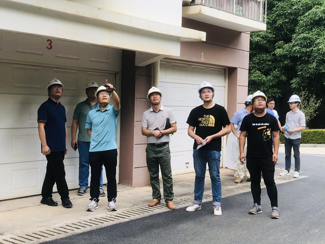 查抄现场。陈晓赟 摄（建图）.png