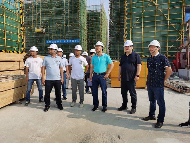 查抄现场。梁文烽 摄（建图） (2).jpg