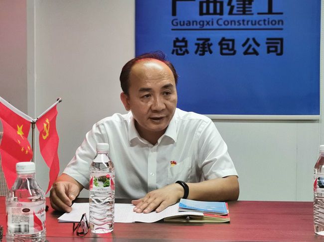 陆烜上党课。王瑾贞 摄（建图）.jpg