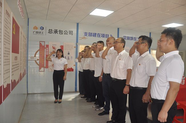 沉温入党誓词。王瑾贞 摄（建图）.jpg