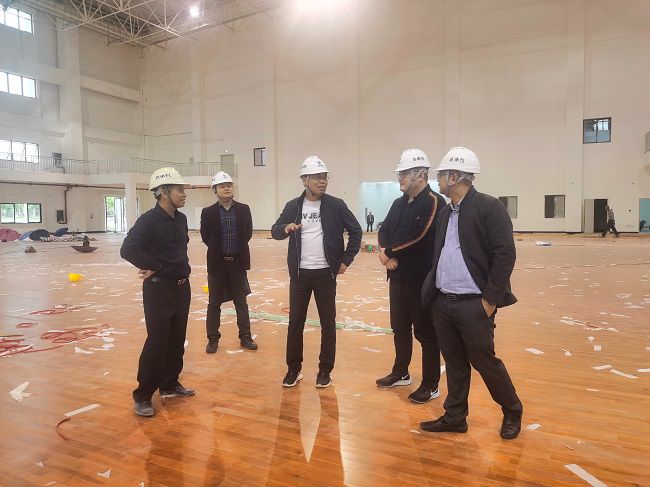 现场领导工作。刘博群 摄（建图）.jpg