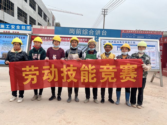 内脚手架班组合影。廖之锭 摄（建图）.jpg