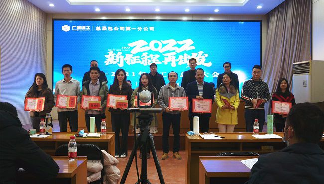 （建图）赞美优良员工。谢微旋 摄.jpg