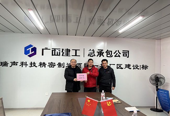 发放慰问金。廖之锭 摄（建图）.jpg