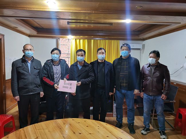 慰问合影。莫光富 摄（建图）.jpg