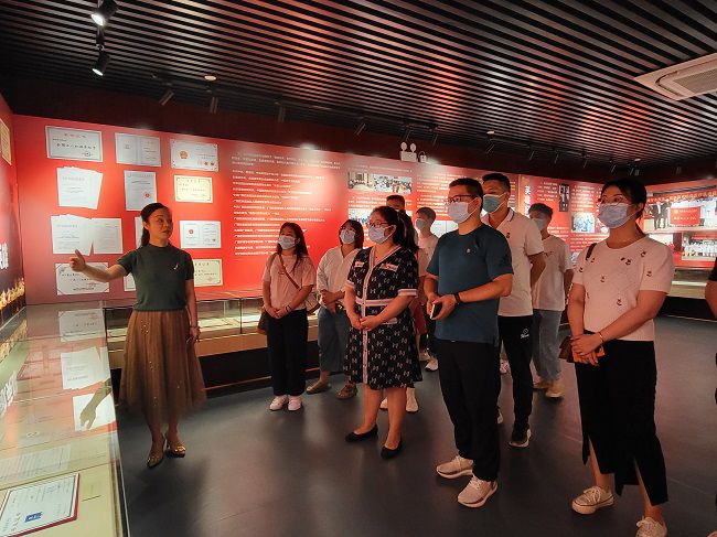 参观进建现场。王莹 摄（建图）.jpg