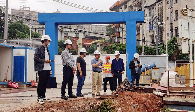 （建图）陆烜深刻现场查抄领导。陆大南 摄.jpg