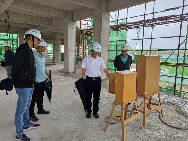 邓少新带队到广西工业职业技术学院项目查抄。龙兆开 摄（建图）.jpg