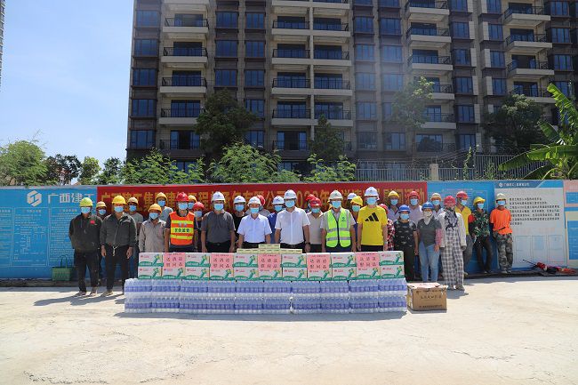 活动合影。杨钰 摄（建图）.jpg