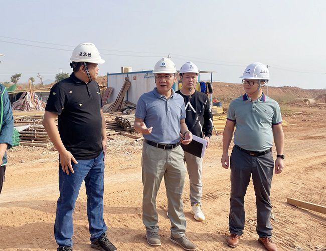 陆烜在现场领导工作。周煜川 摄（原00000图）.jpg