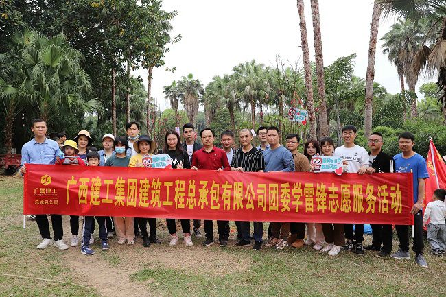 参与活动的职工合影。林成斌 摄（建图）.jpg