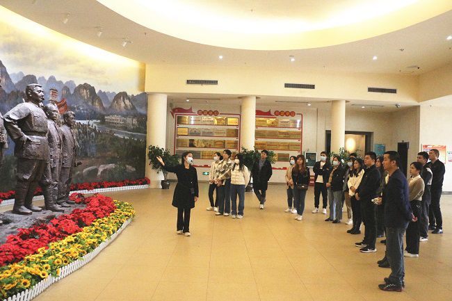 参观现场。张钊林 摄（建图）.jpg