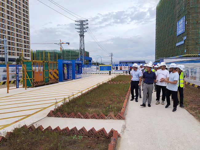 观摩项目现场；票ι 摄（建图）.jpg