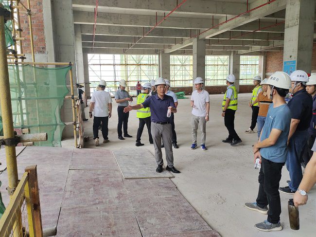 曾劲松做解说和要求；票ι 摄（建图）.jpg