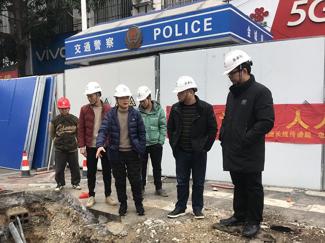 项目查抄现场。李挺 摄（建图）.jpg