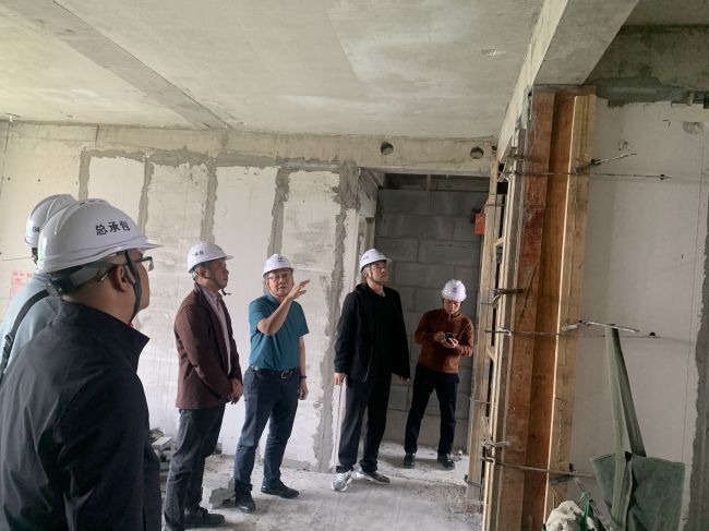 现场领导。罗庆博 摄（建图）.jpg