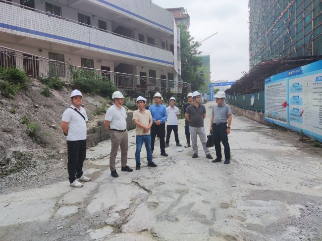 现场领导。邓伟民 摄（建图）.jpg